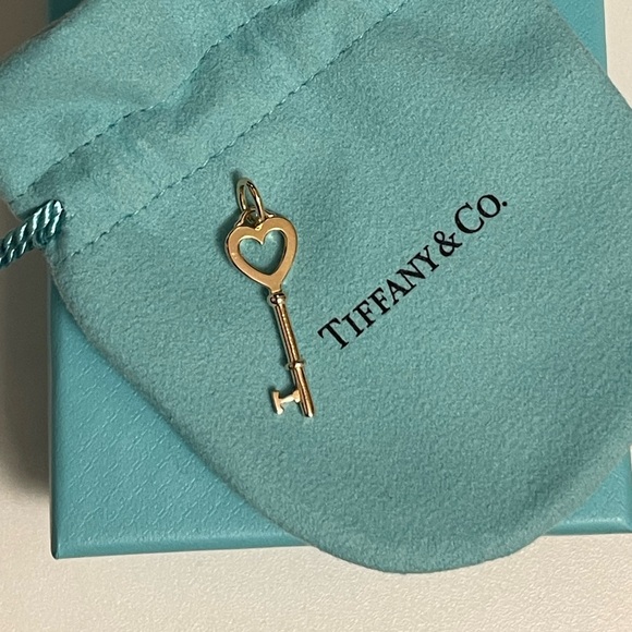 Tiffany and Co Rose Gold Mini Heart Key Pendant Charm 2.4g 1 inch long - Picture 4 of 4